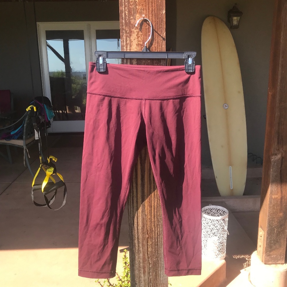 Maroon Lululemon leggings.